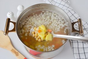 Суп с нутом и фрикадельками