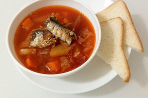 Рецепт: Борщ с килькой в томатном соусе — Отличный рецепт постного борща, можно варить в «рыбные» дни поста