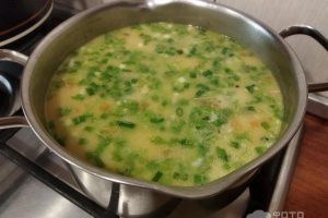 Рецепт: Куриный суп с плавленными сырками — с кукскусом и кукурузой