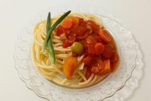 Рецепт: Овощная подлива с оливками и разноцветными помидорами черри — Вкусные рецепты для Поста. Постная овощная подлива.
