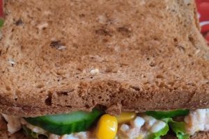 Рецепт: Сендвич с тунцом — С овощами, удобный и полезный перекус