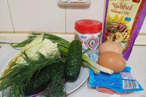 Рецепт: Салат из капусты и крабовых палочек — Готовлю с любовью.