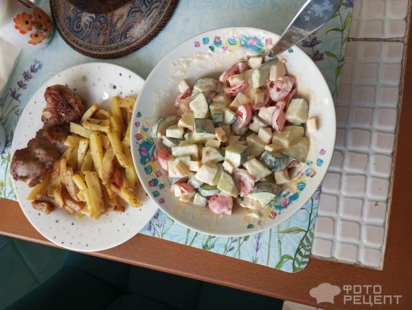 Рецепт: Салат огурец, помидоры черри, сыр, яйцо и майонез - Вкусный и сытный салат