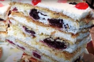 Торт «Наполеон» по новому рецепту. Нежный рецепт с вишней и заварным кремом